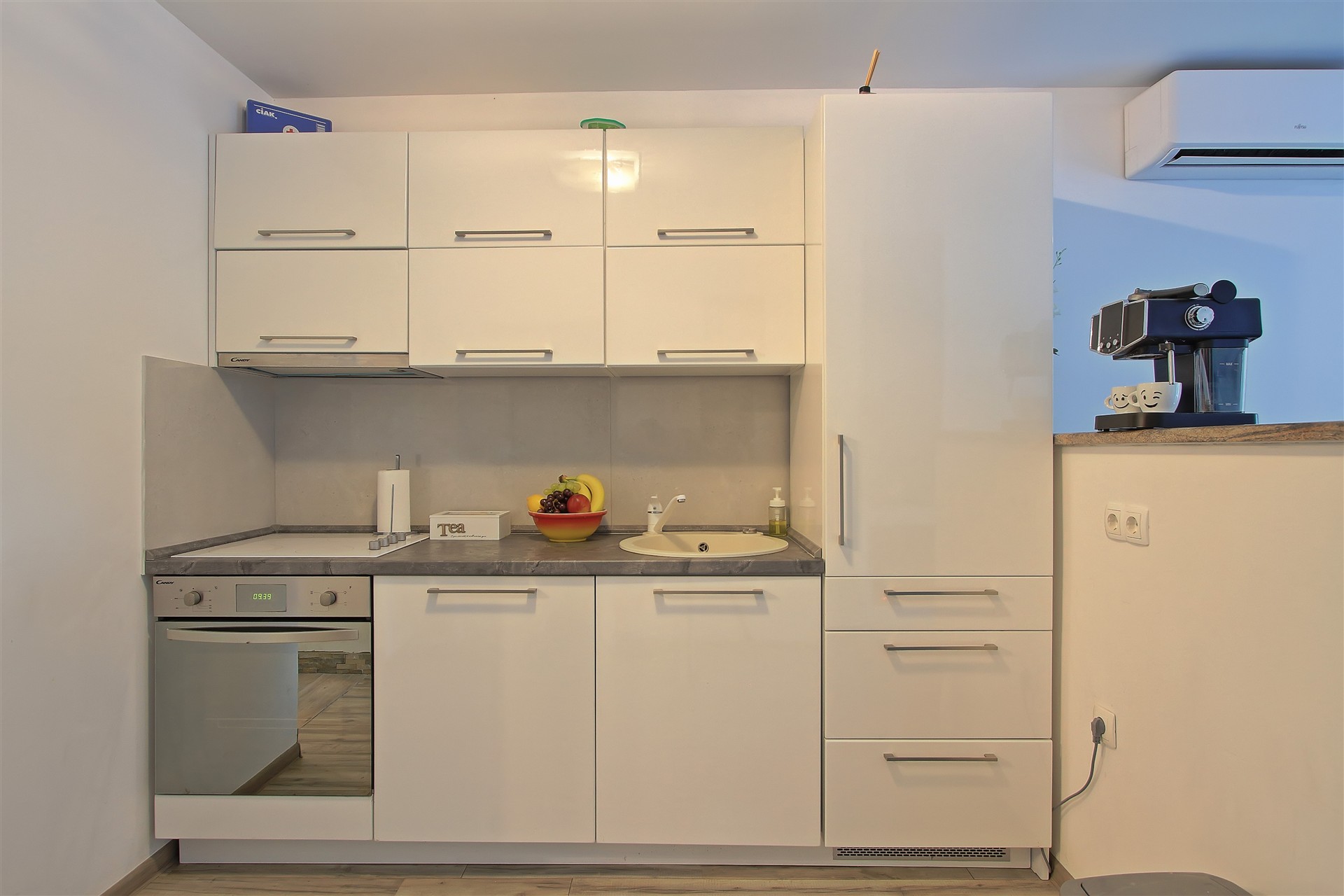 Guesthouse L&K u Brinju — Kuhinja i blagovaonica