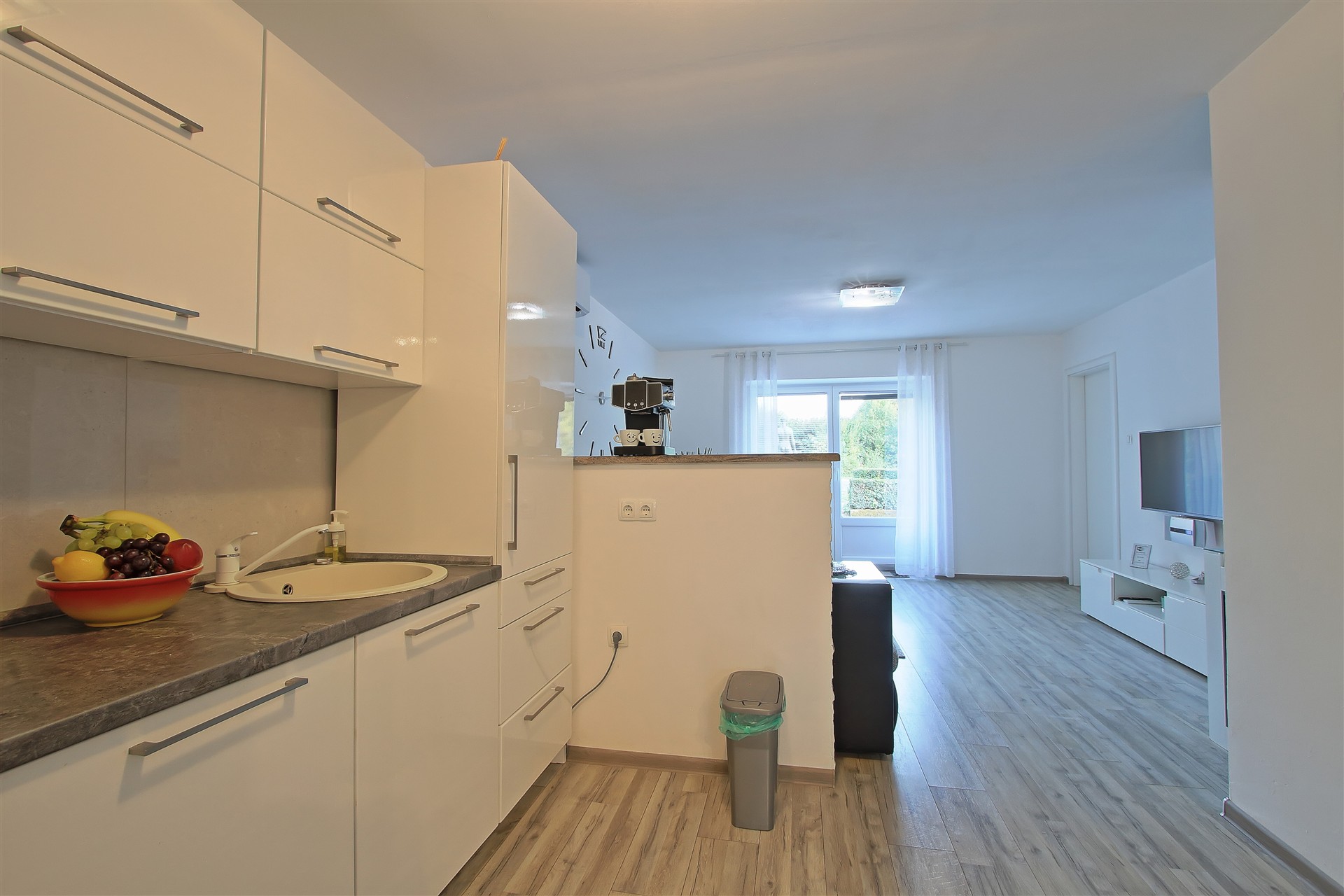 Guesthouse L&K u Brinju — Kuhinja i blagovaonica
