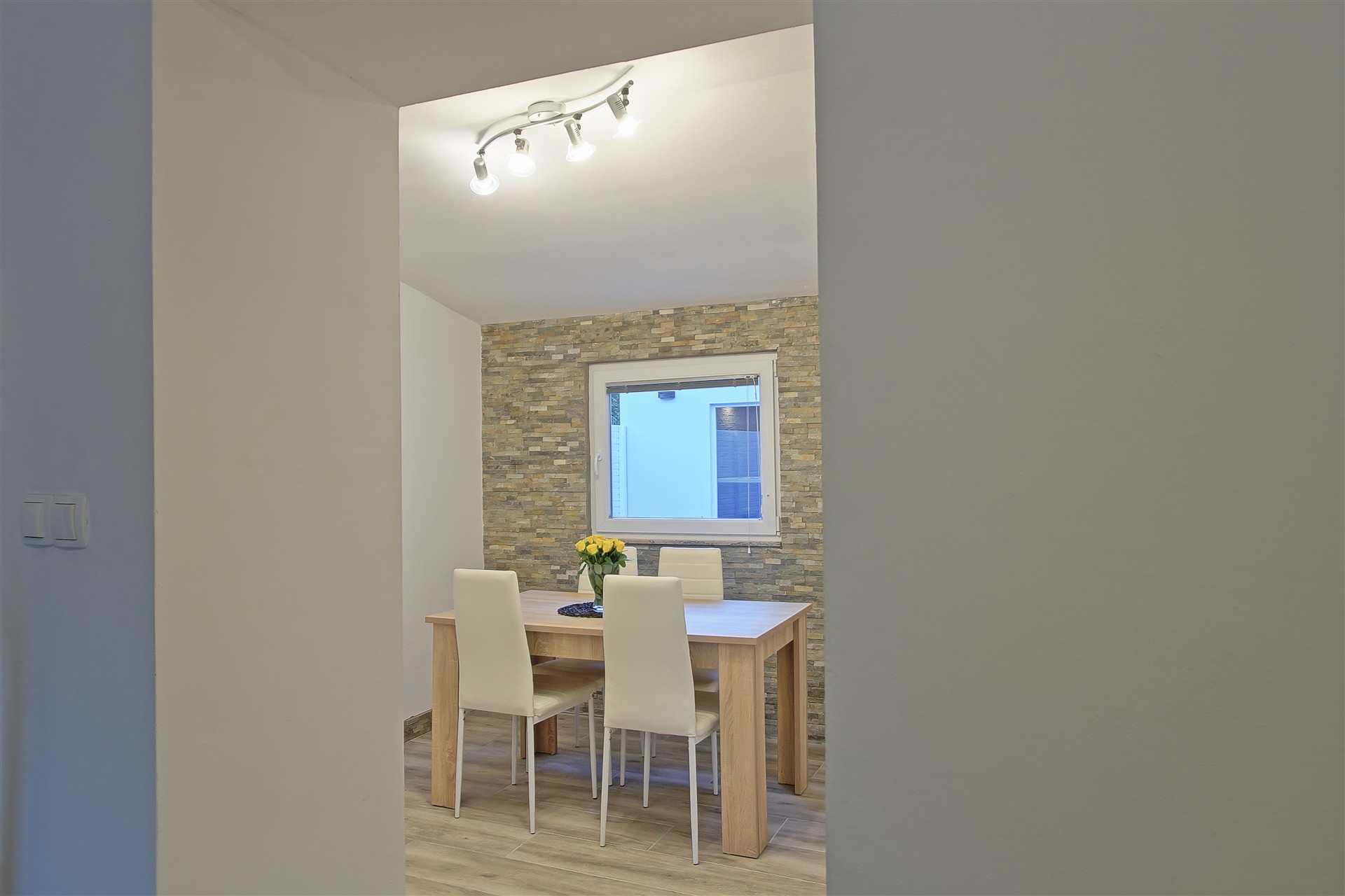 Guesthouse L&K u Brinju — Kuhinja i blagovaonica