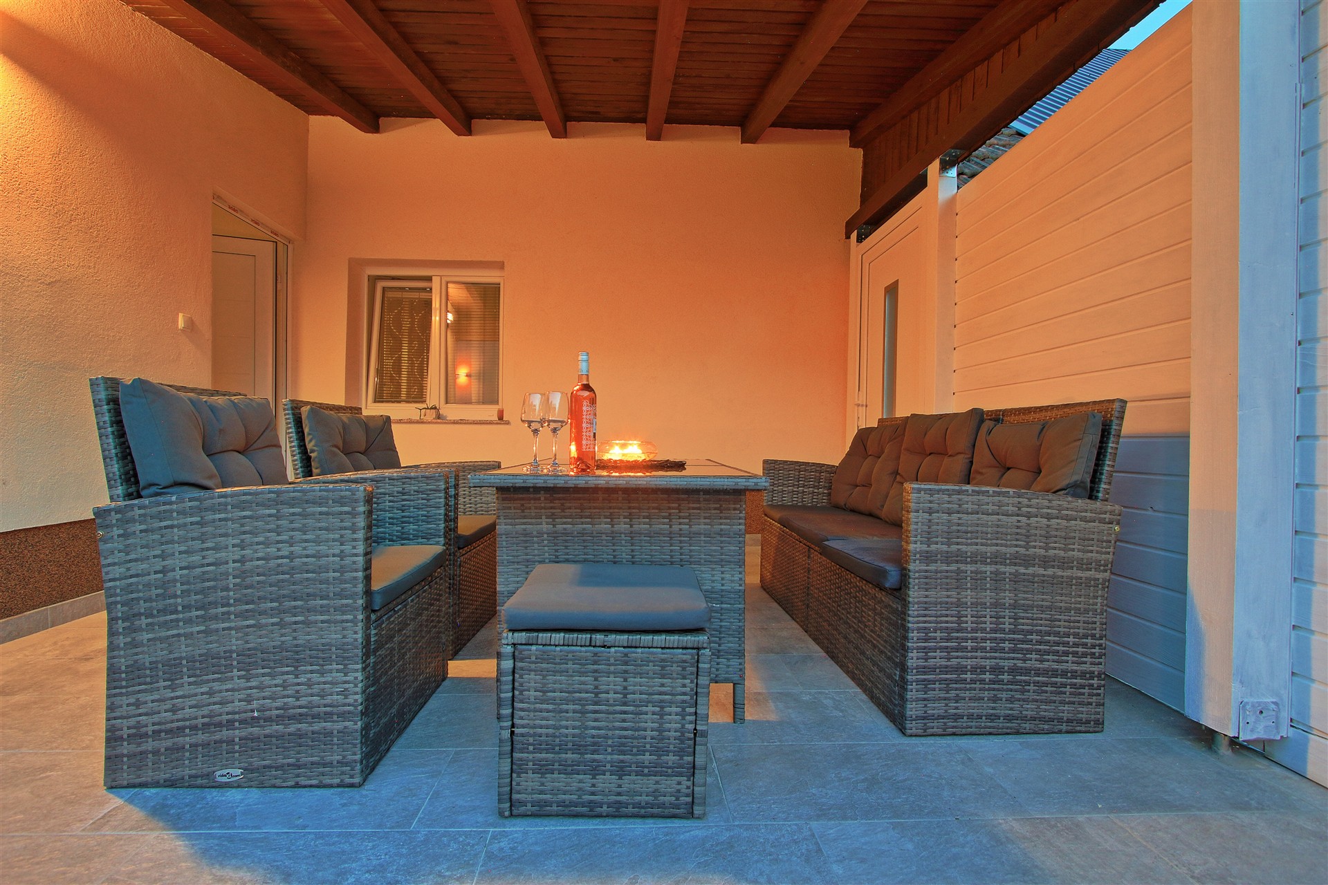 Guesthouse L&K u Brinju — Terasa i dvorište